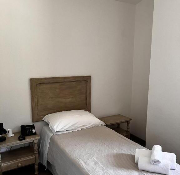 غرفة قياسية ثلاثية, Campo Stella