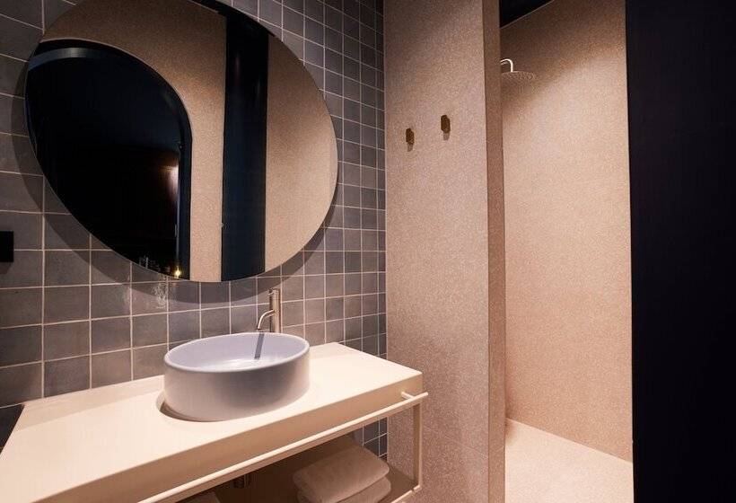 Номер Deluxe, Heavens