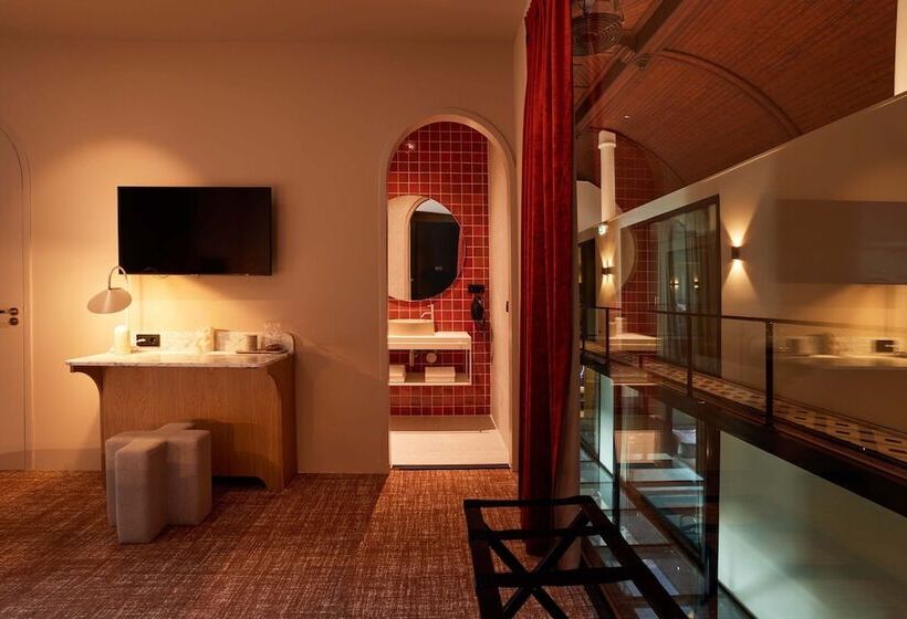 Номер Deluxe, Heavens