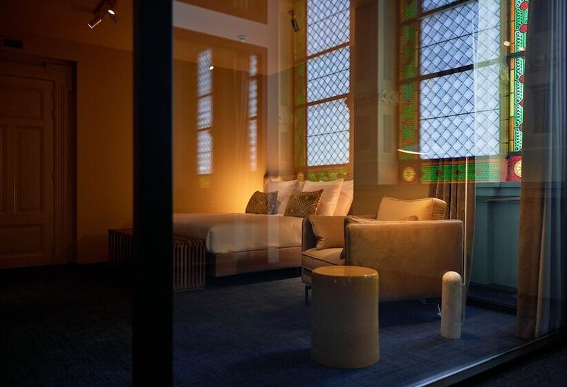 Номер бизнес-класса, Heavens