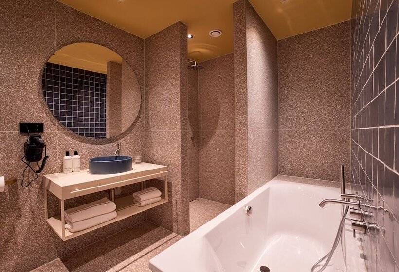 Номер бизнес-класса, Heavens