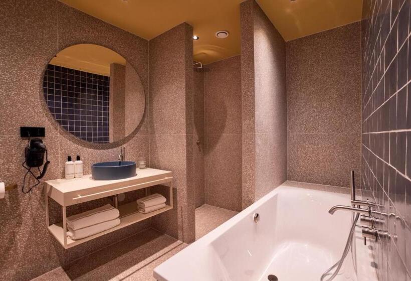 Номер бизнес-класса, Heavens