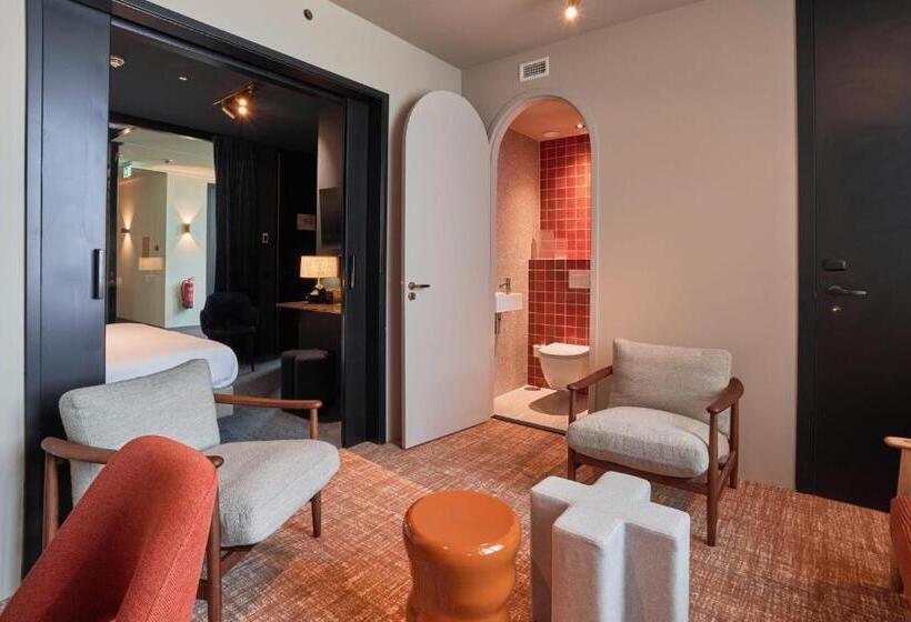 Family Suite, Heavens