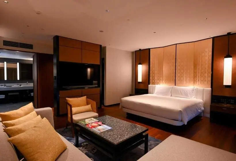 キングサイズベッドのスイートルーム, Ryukyu Hotel & Resort Nashiro Beach