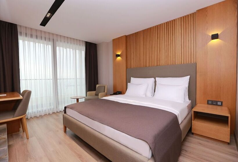 غرفة عائلية, Pikola Otel