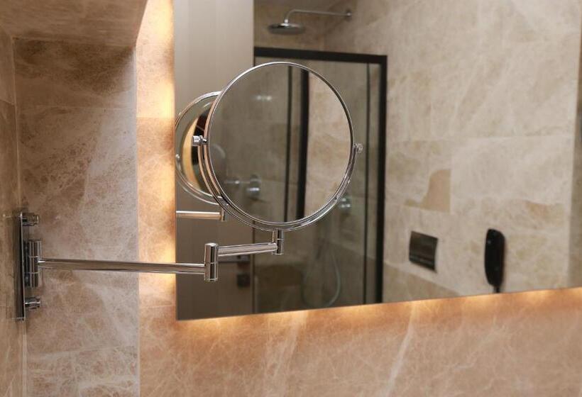 غرفة قياسية مطلة على الجبل, Pikola Otel