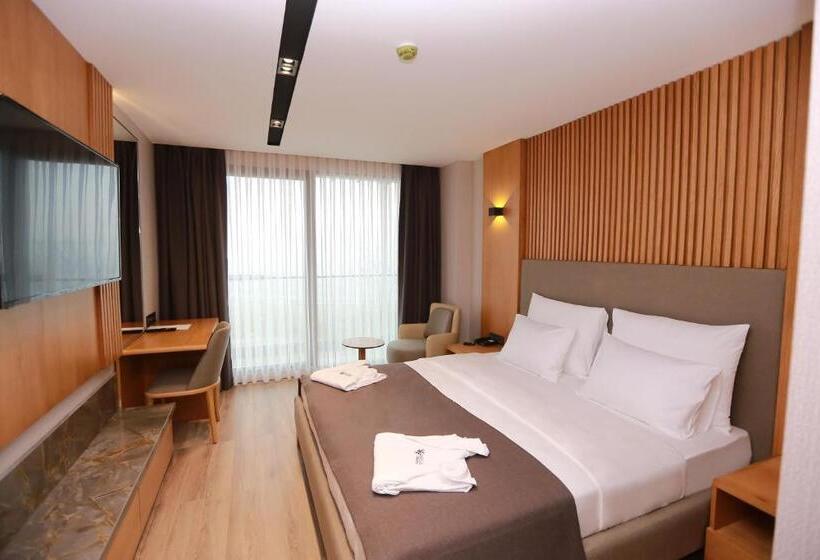 غرفة عائلية, Pikola Otel