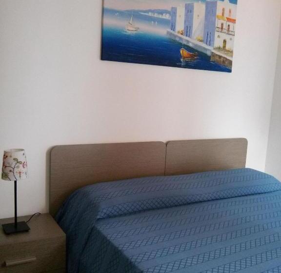 سوییت با چشم‌انداز دریا, Testa Di Monaco   Basic Beach Accommodations