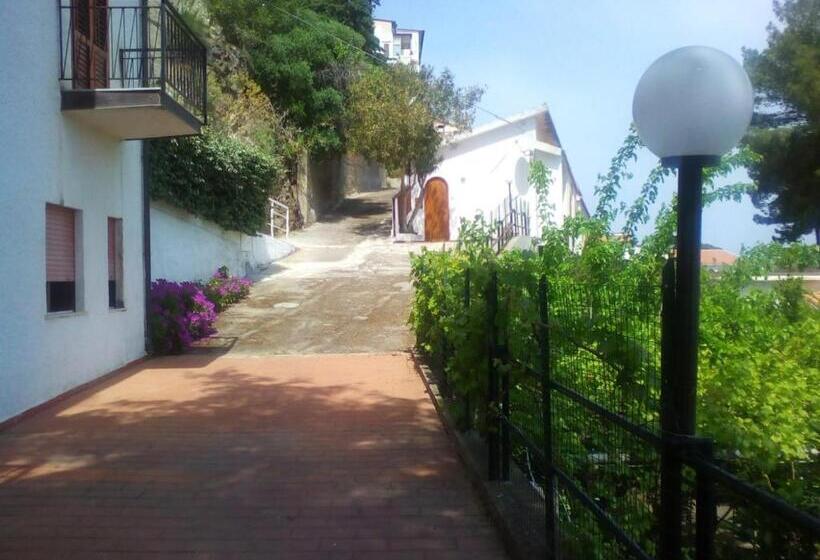 سوییت با چشمانداز دریا, Testa Di Monaco Basic Beach Accommodations