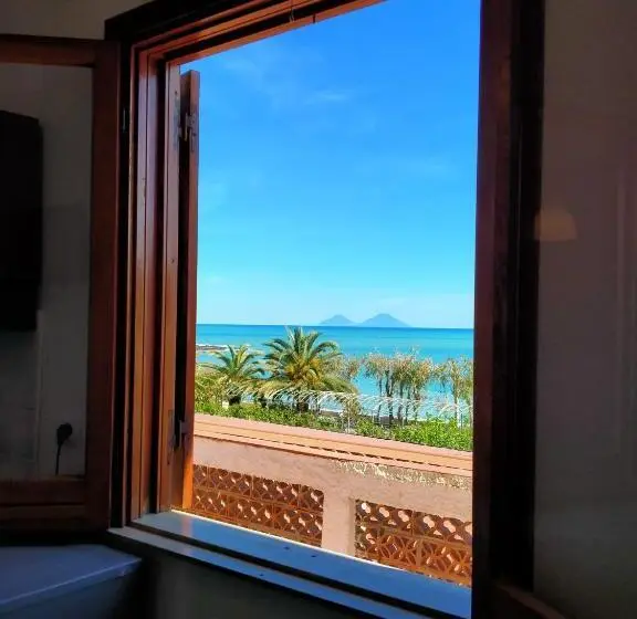 اتاق استاندارد با چشم‌انداز دریا, Testa Di Monaco   Basic Beach Accommodations