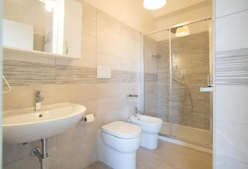 اتاق استاندارد با چشم‌انداز دریا, Testa Di Monaco   Basic Beach Accommodations