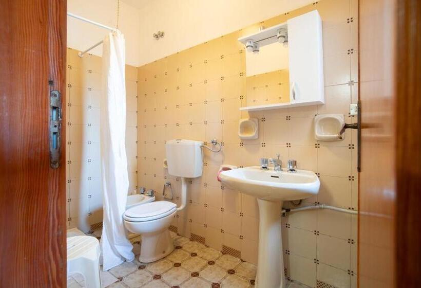 سوییت, Testa Di Monaco Basic Beach Accommodations