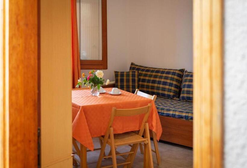 سوییت با چشم‌انداز باغ, Testa Di Monaco   Basic Beach Accommodations