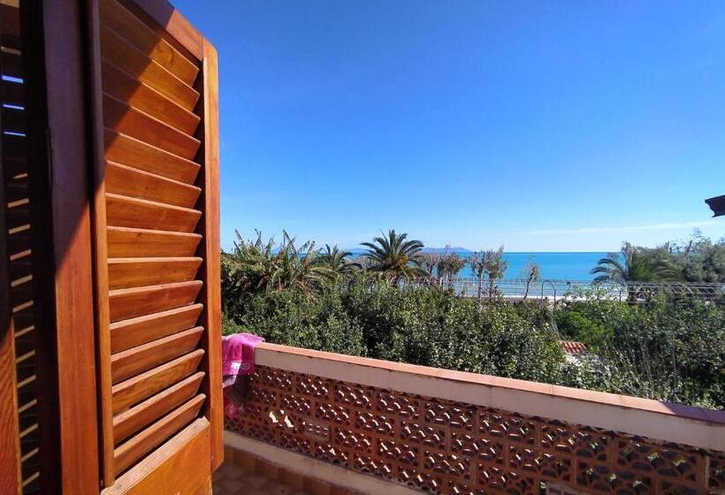 سوئیت با بالکن, Testa Di Monaco Basic Beach Accommodations