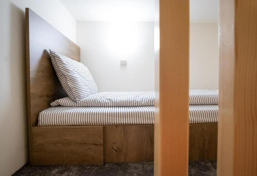 إستوديو ديلوكس, The Nest Baia Mare