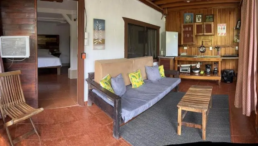 プールビュースタンダードステューディオ, Bamboo River House And