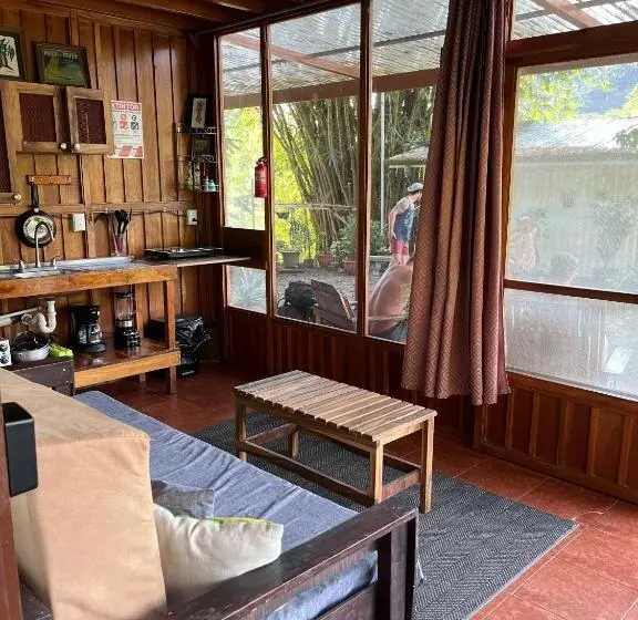 プールビュースタンダードステューディオ, Bamboo River House And