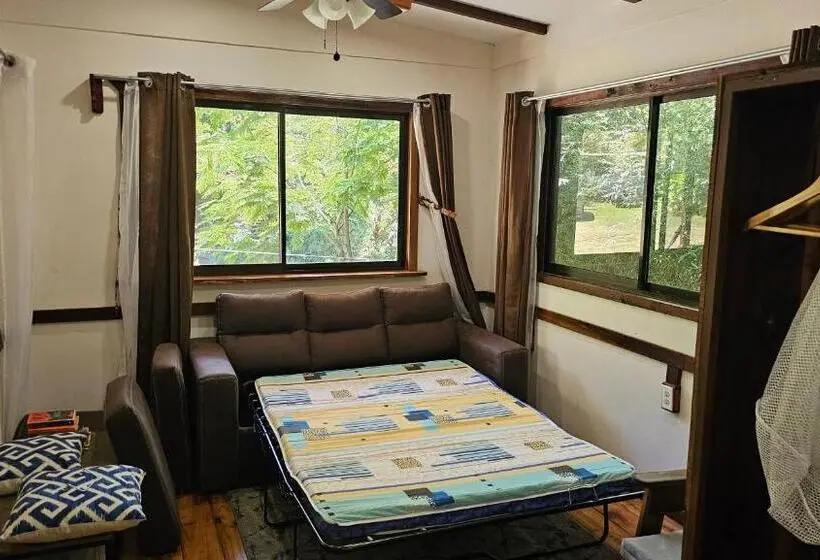 スタンダードバンガロー, Bamboo River House And