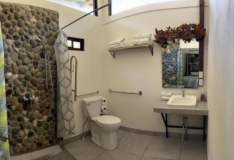 بانگلوی استاندارد, Bamboo River House And