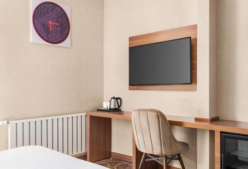 غرفة قياسية سرير كينج لذوى الإحتياجات الخاصة, Ramada By Wyndham Elbistan