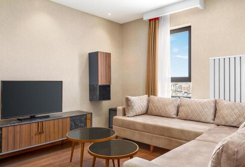 מיטת קינג בסוויטה, Ramada By Wyndham Elbistan