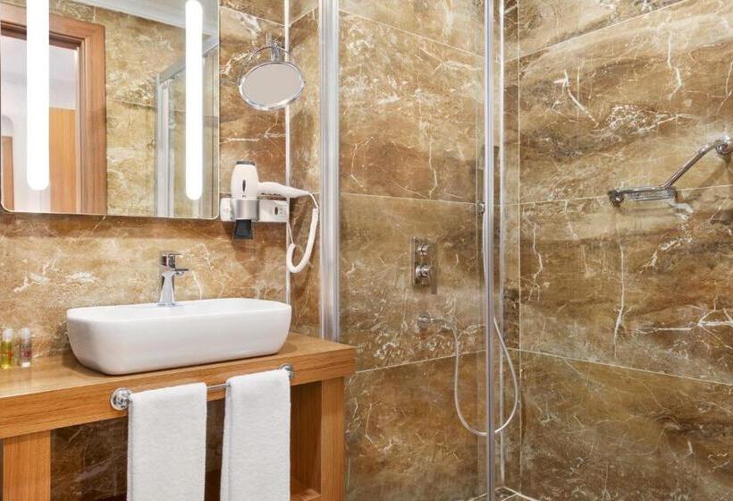 Quarto Triplo Estandar, Ramada By Wyndham Elbistan