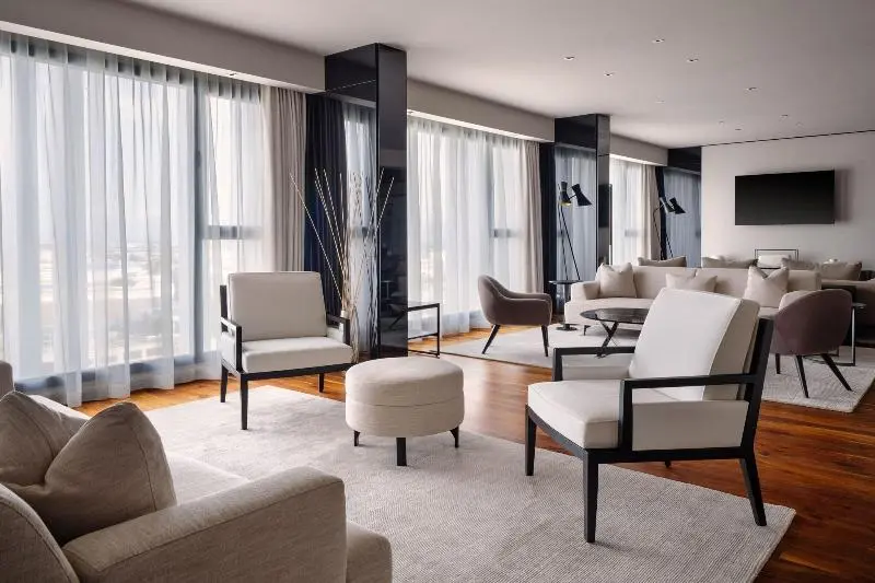 سوئیت با تخت بزرگ, Tunis Marriott