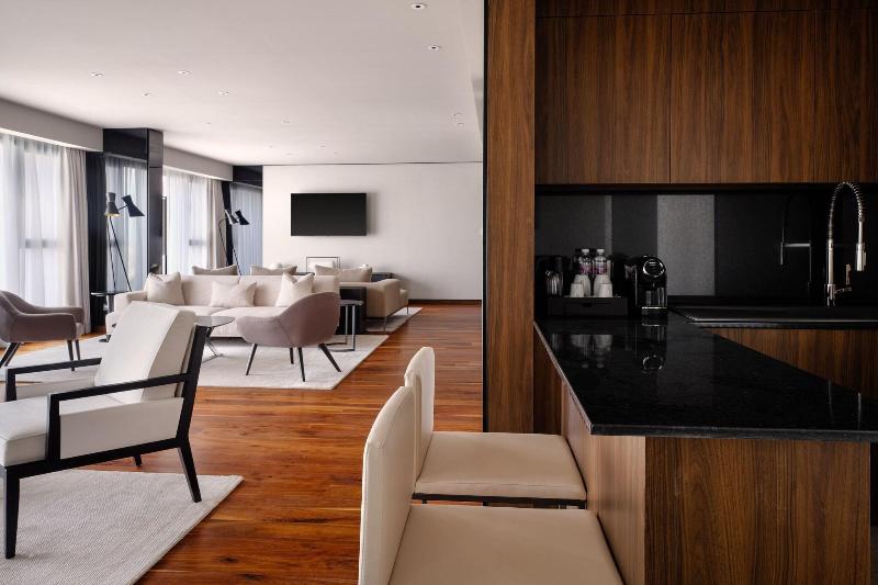 سوئیت با تخت بزرگ, Tunis Marriott