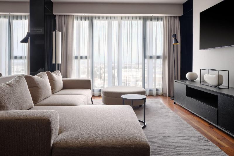 سوئیت با تخت بزرگ, Tunis Marriott