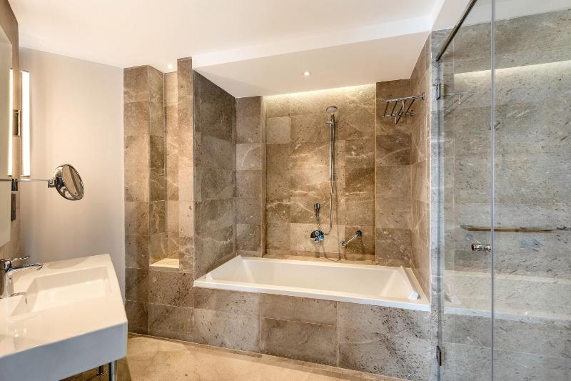 سوئیت با تخت بزرگ, Tunis Marriott