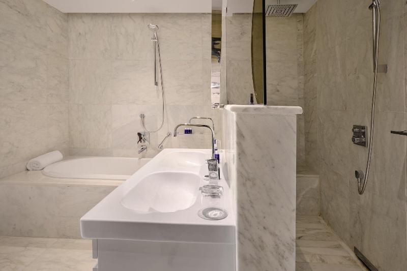 سوئیت با تخت بزرگ, Tunis Marriott