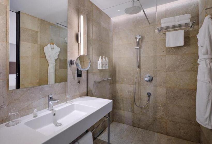 اتاق لوکس با تخت بزرگ, Tunis Marriott