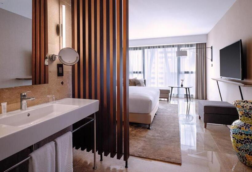 اتاق سوپریور با تخت بزرگ, Tunis Marriott