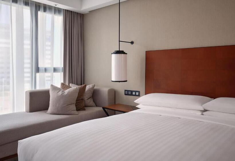 اتاق سوپریور با تخت بزرگ, Tunis Marriott