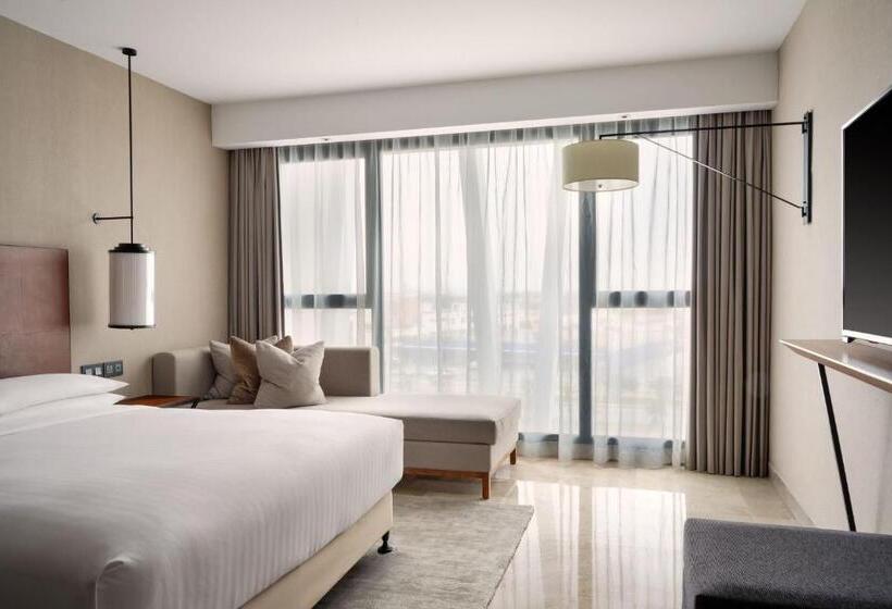 اتاق سوپریور با تخت بزرگ, Tunis Marriott