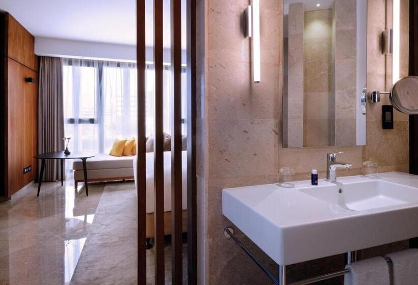 سوئیت با تخت بزرگ, Tunis Marriott