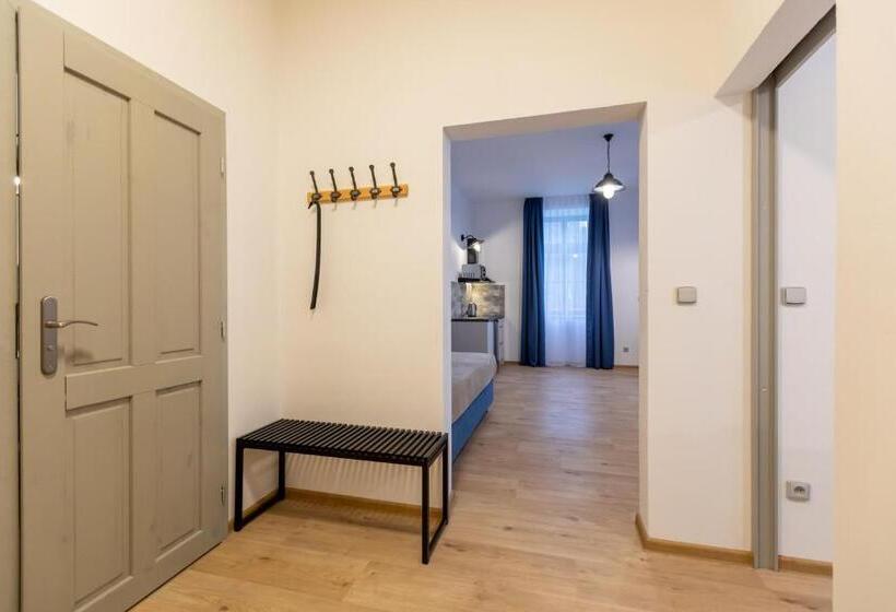 سوییت خانوادگی, Benátky 214