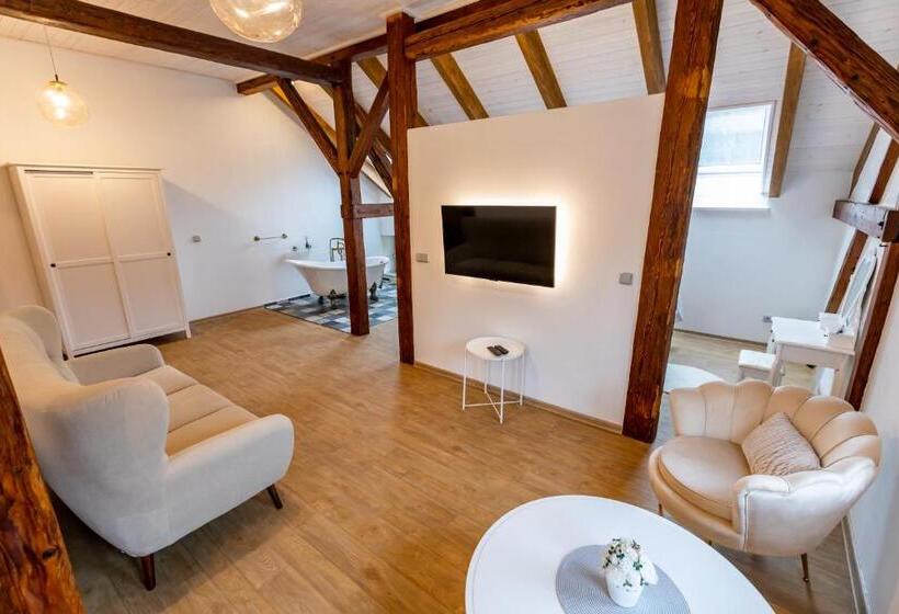 اتاق لوکس, Benátky 214