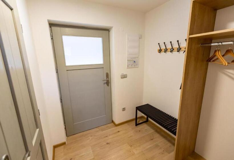 اتاق استاندارد سه نفره, Benátky 214