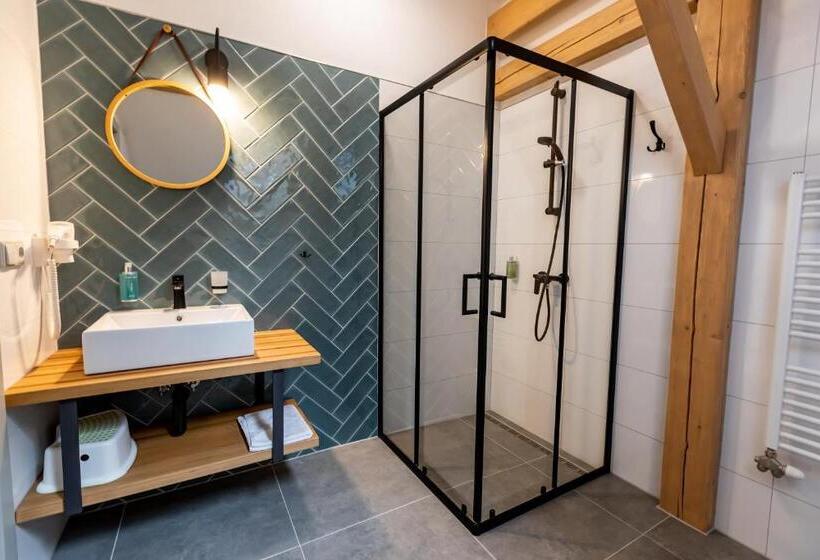 اتاق استاندارد چهار تخته, Benátky 214