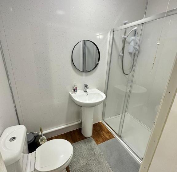 חדר אקונומי, Ibrox Guesthouse