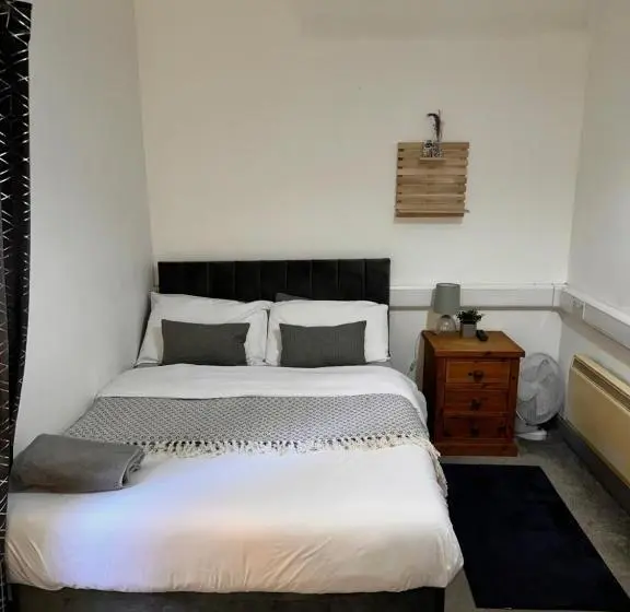スタンダードシングルルーム, Lincoln City Centre Rooms P&s
