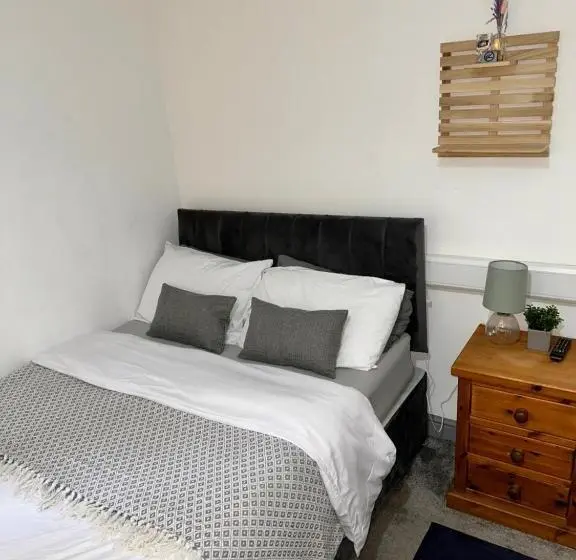 スタンダードシングルルーム, Lincoln City Centre Rooms P&s