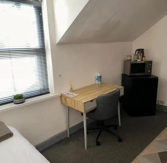 スタンダードトリプルルーム, Lincoln City Centre Rooms P&s