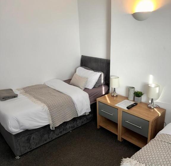 스탠다드 트리플 룸, Lincoln City Centre Rooms P&s