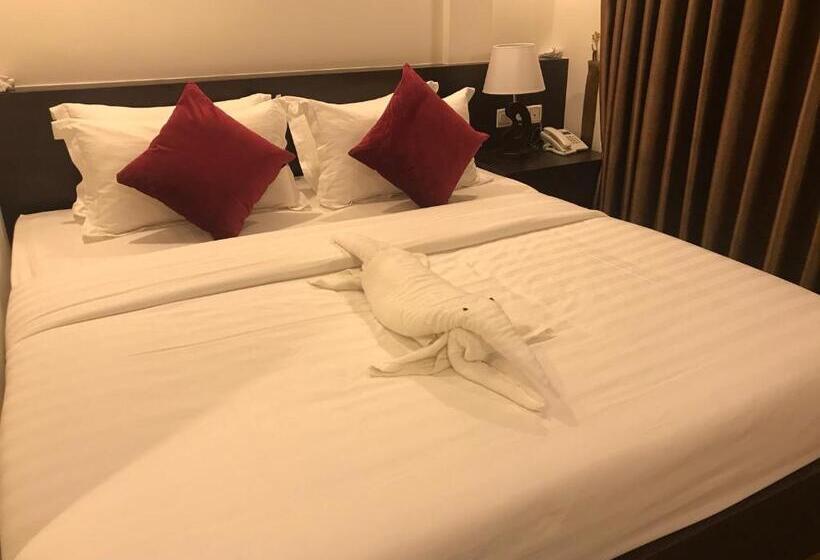 キングサイズベッドのデラックスルーム, Apple Hotel Two   Near Phnom Penh Airport