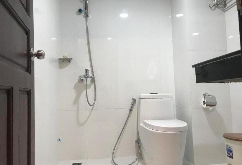 キングサイズベッドのスタンダードルーム, Apple Hotel Two   Near Phnom Penh Airport