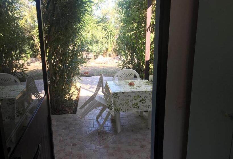 اتاق کلاسیک سه تخته, Garden Rooms