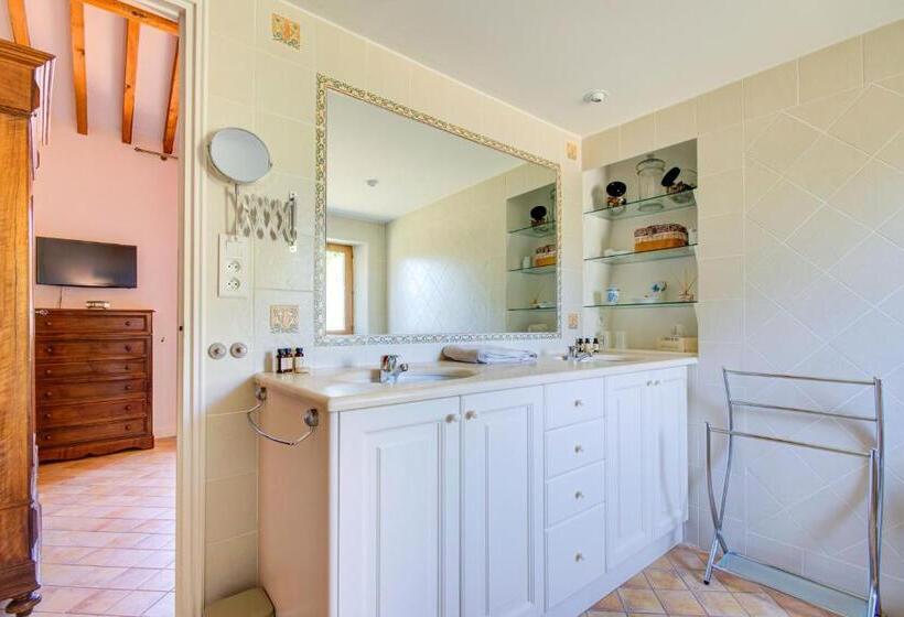 غرفة قياسية, Les Chambres Du Perussier