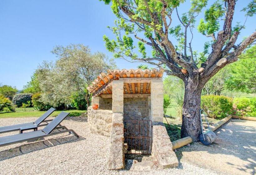 غرفة قياسية, Les Chambres Du Perussier